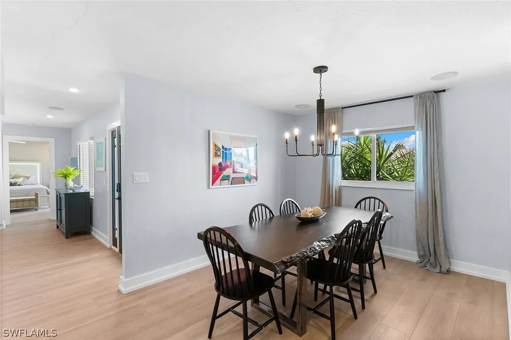 699 99th Avenue N Naples FL 34108