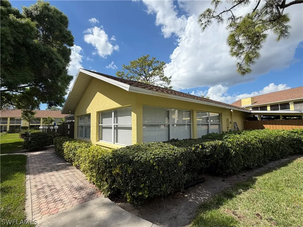 2690 Kings Lake Boulevard Naples FL 34112