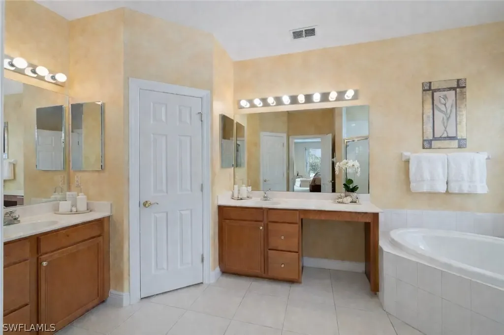 4832 Cerromar Drive Naples FL 34112