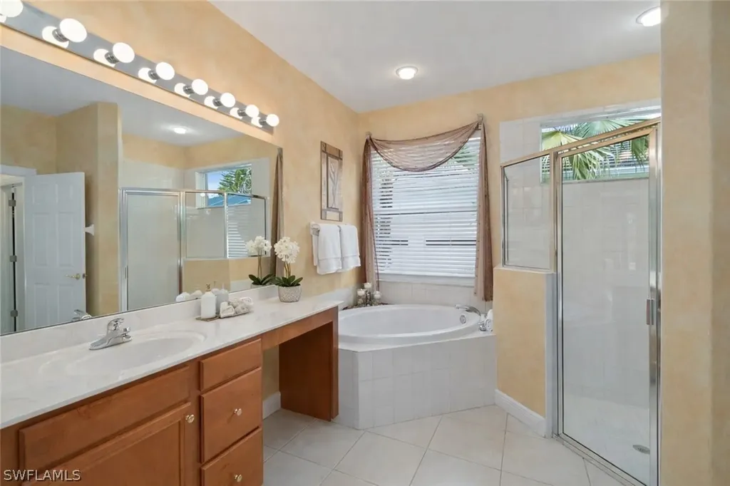 4832 Cerromar Drive Naples FL 34112