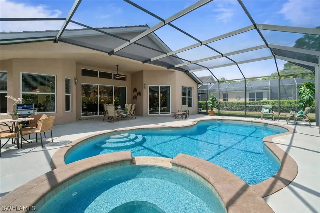 4832 Cerromar Drive Naples FL 34112