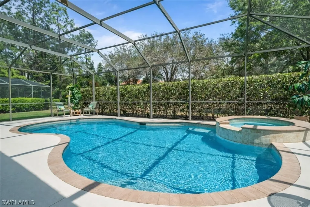 4832 Cerromar Drive Naples FL 34112