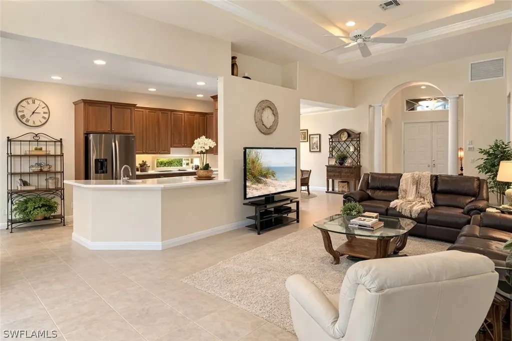 4832 Cerromar Drive Naples FL 34112