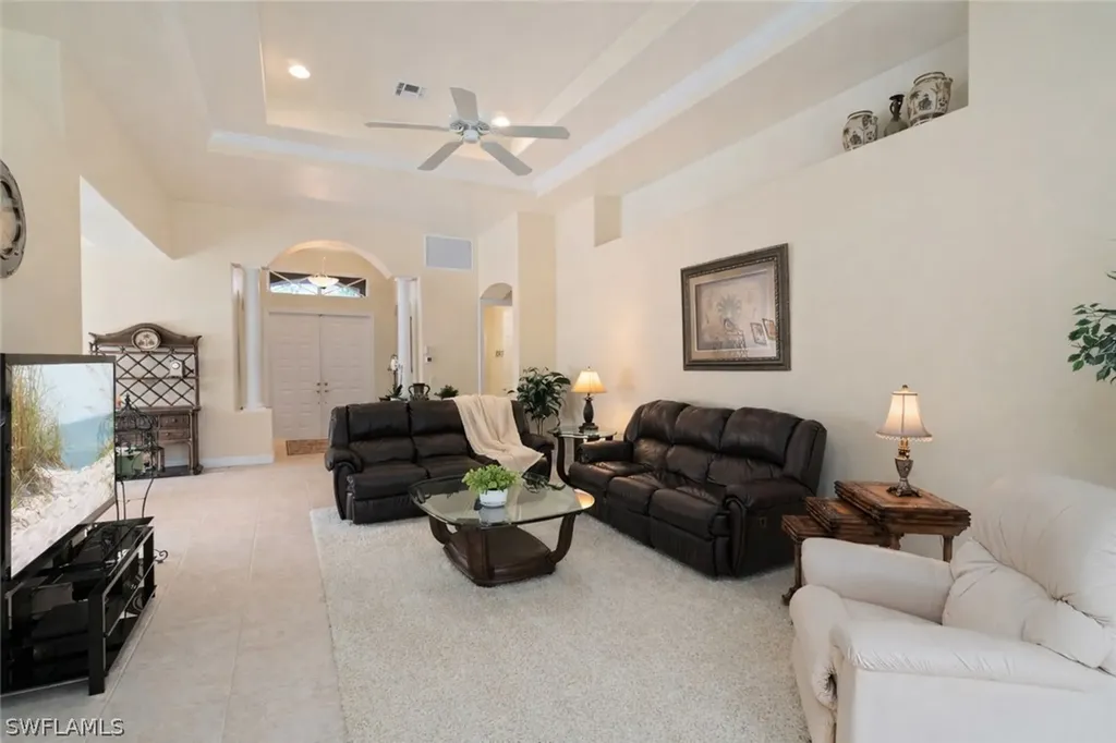 4832 Cerromar Drive Naples FL 34112
