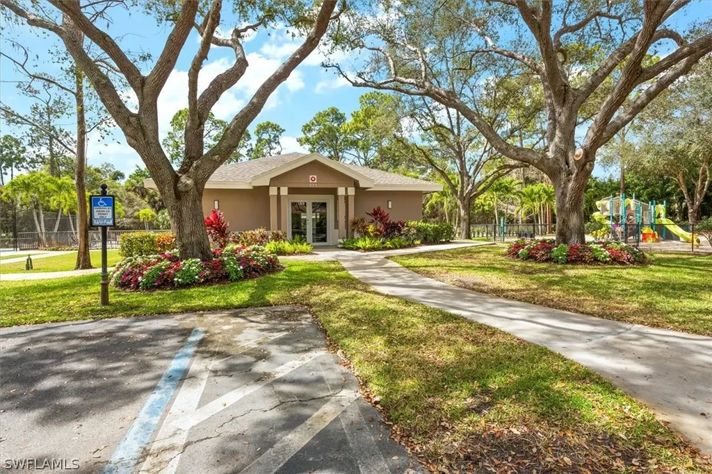 1435 Vintage Lane Naples FL 34104