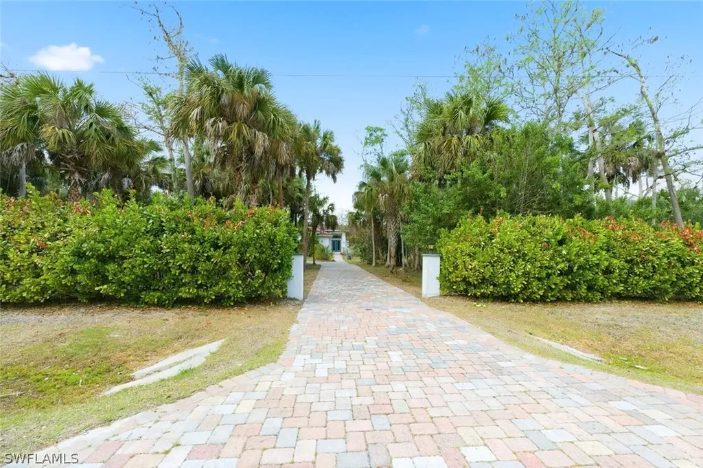 181 35th Avenue NE Naples FL 34120