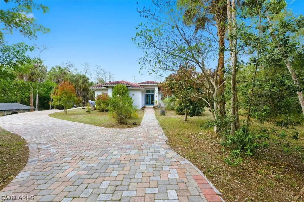 181 35th Avenue NE Naples FL 34120