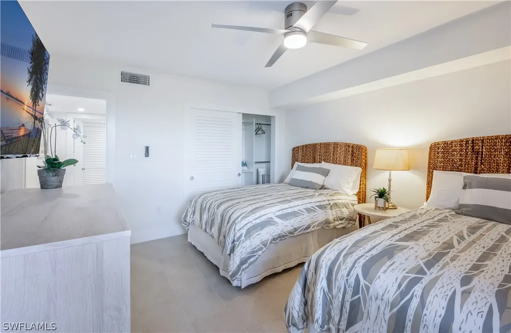11118 Gulf Shore Drive Naples FL 34108
