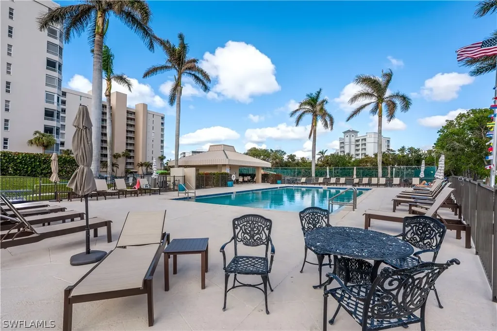11118 Gulf Shore Drive Naples FL 34108