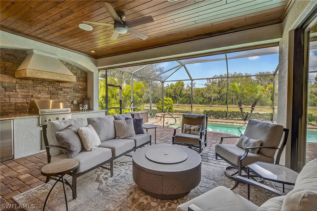 2898 Aviamar Circle Naples FL 34114