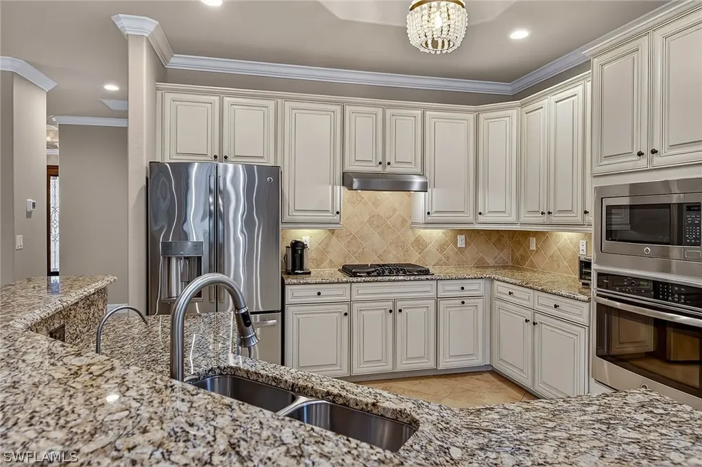 2898 Aviamar Circle Naples FL 34114
