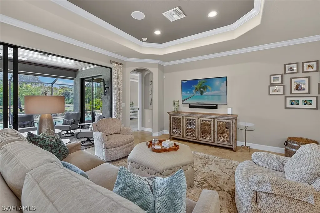2898 Aviamar Circle Naples FL 34114
