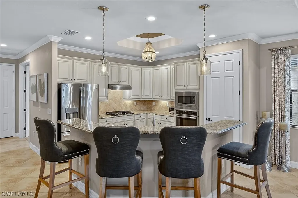 2898 Aviamar Circle Naples FL 34114