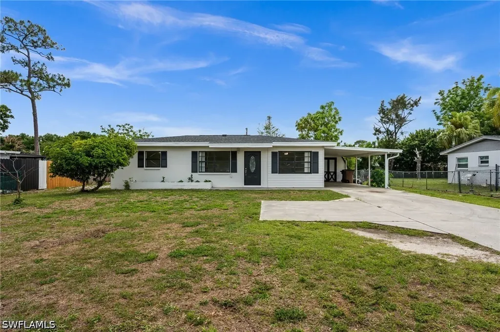 404 Leeland Heights Boulevard W Lehigh Acres FL 33936