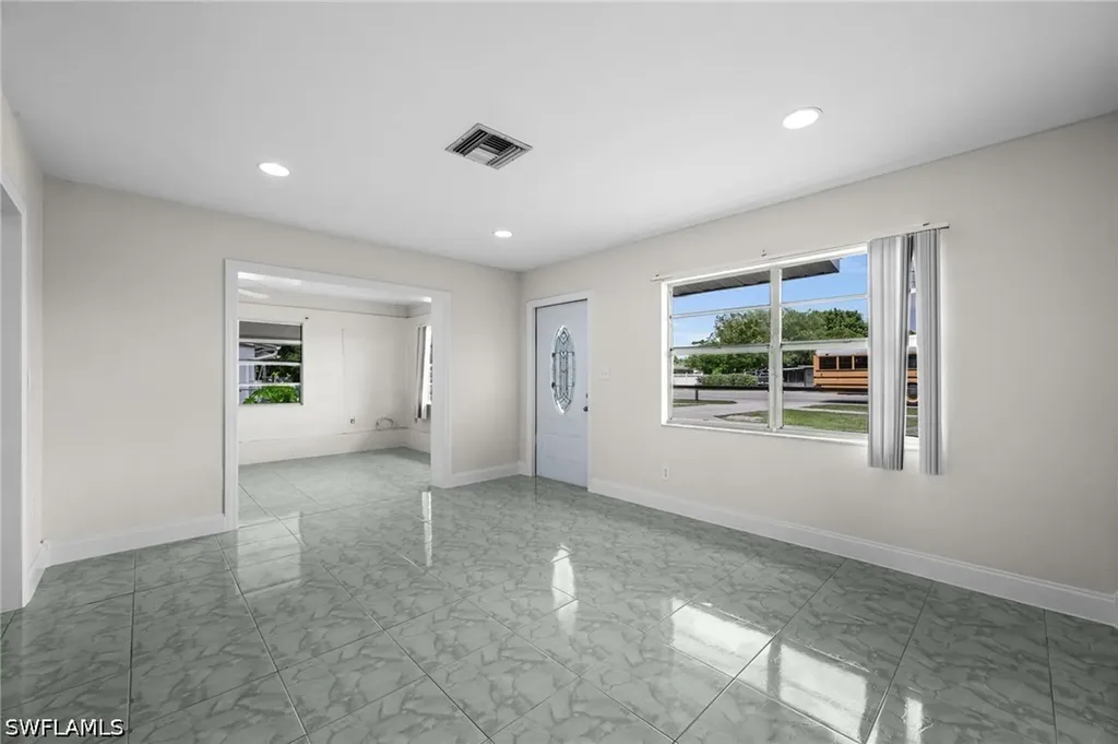 404 Leeland Heights Boulevard W Lehigh Acres FL 33936