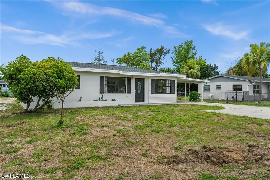 404 Leeland Heights Boulevard W Lehigh Acres FL 33936