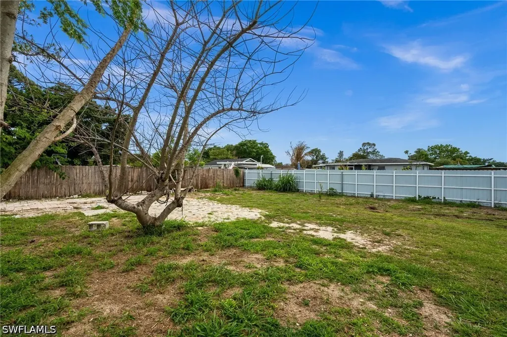 404 Leeland Heights Boulevard W Lehigh Acres FL 33936