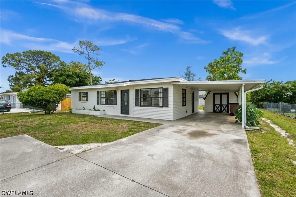 404 Leeland Heights Boulevard W Lehigh Acres FL 33936