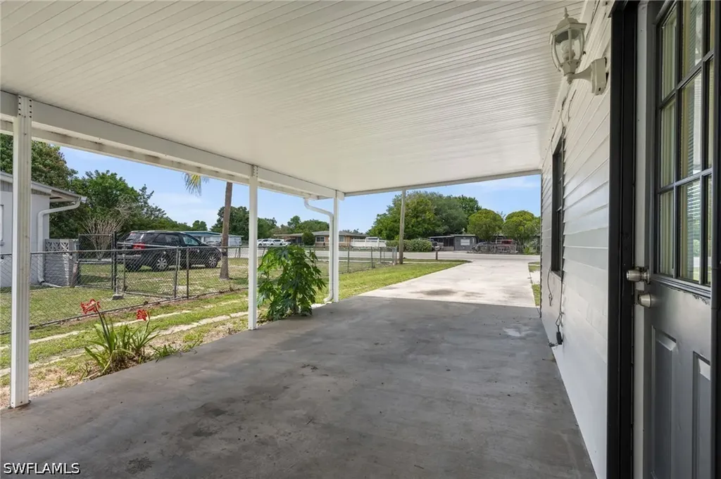 404 Leeland Heights Boulevard W Lehigh Acres FL 33936