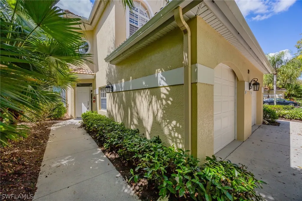 89 Silver Oaks Circle Naples FL 34119