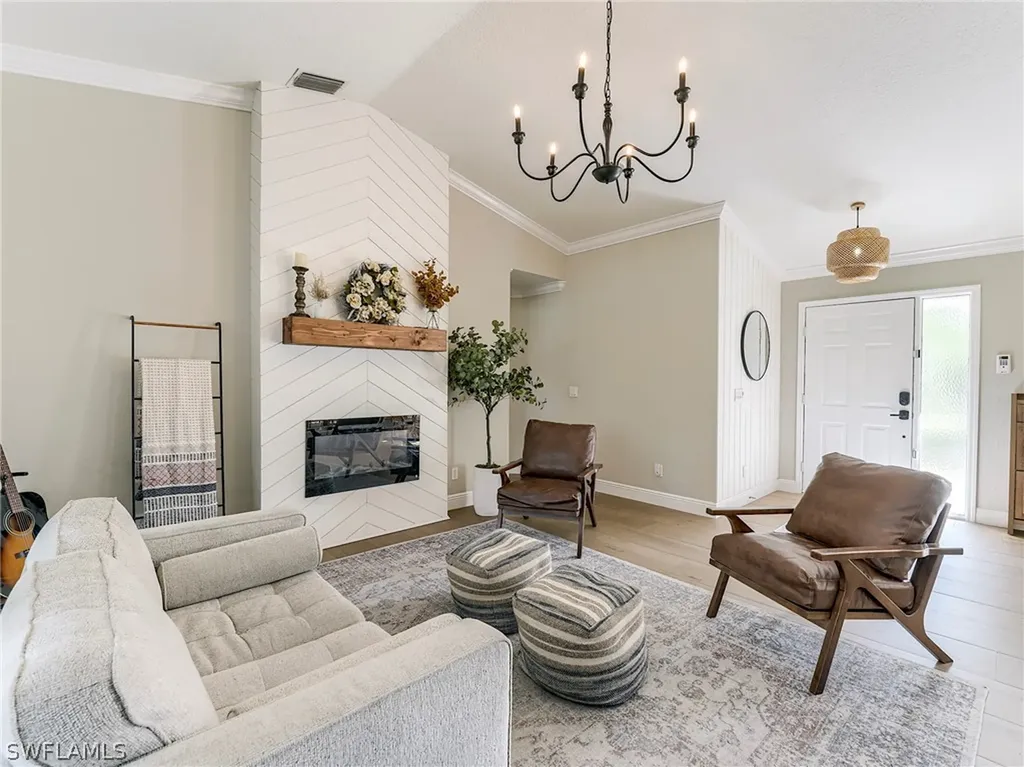 99 19th Street NW Naples FL 34120