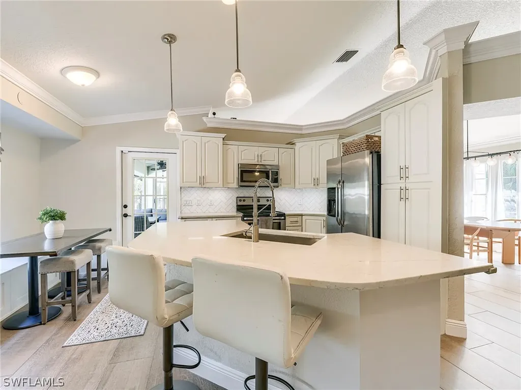 99 19th Street NW Naples FL 34120