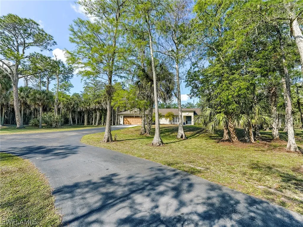 99 19th Street NW Naples FL 34120