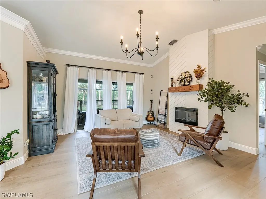99 19th Street NW Naples FL 34120