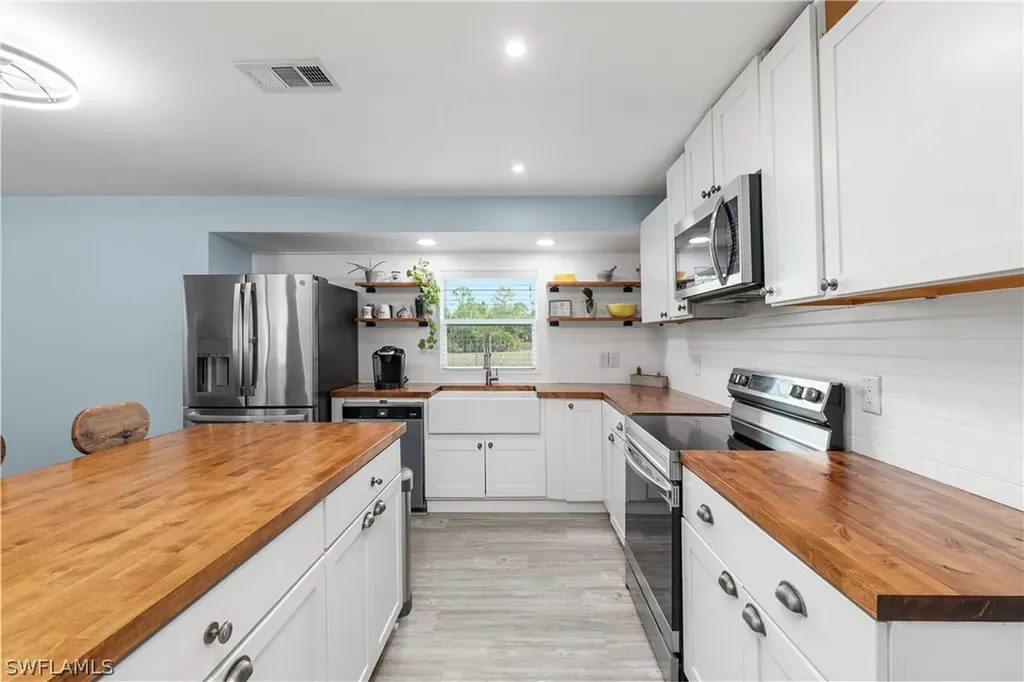 2210 20th Avenue NE Naples FL 34120