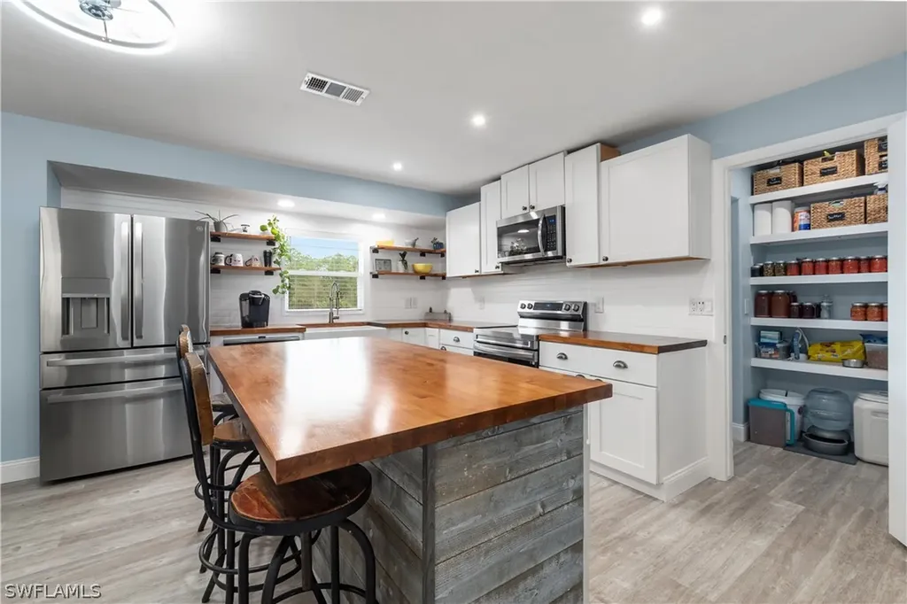 2210 20th Avenue NE Naples FL 34120
