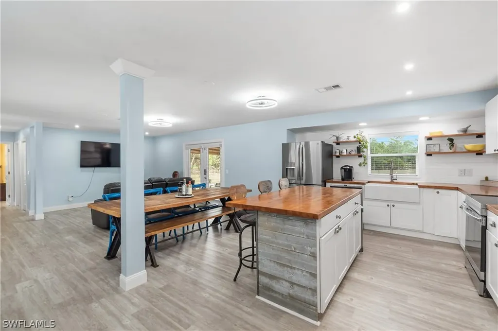 2210 20th Avenue NE Naples FL 34120