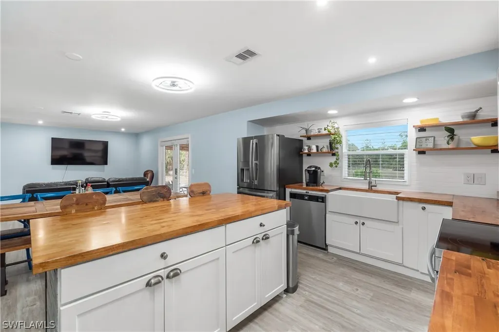 2210 20th Avenue NE Naples FL 34120