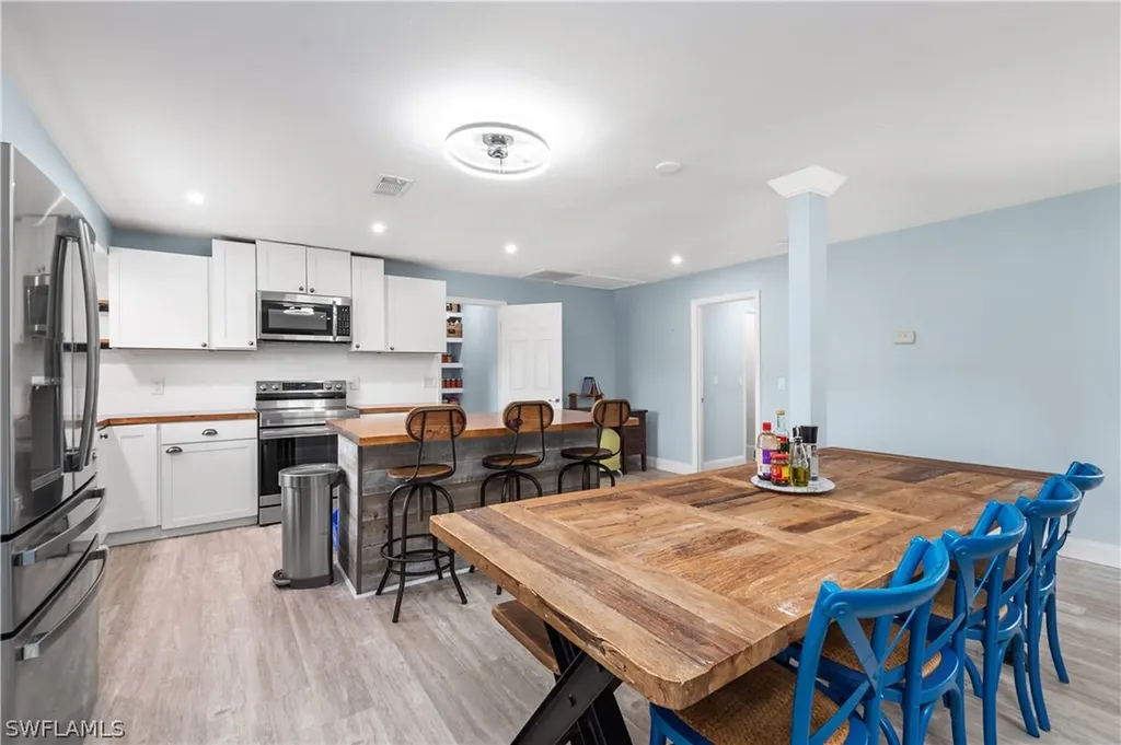 2210 20th Avenue NE Naples FL 34120