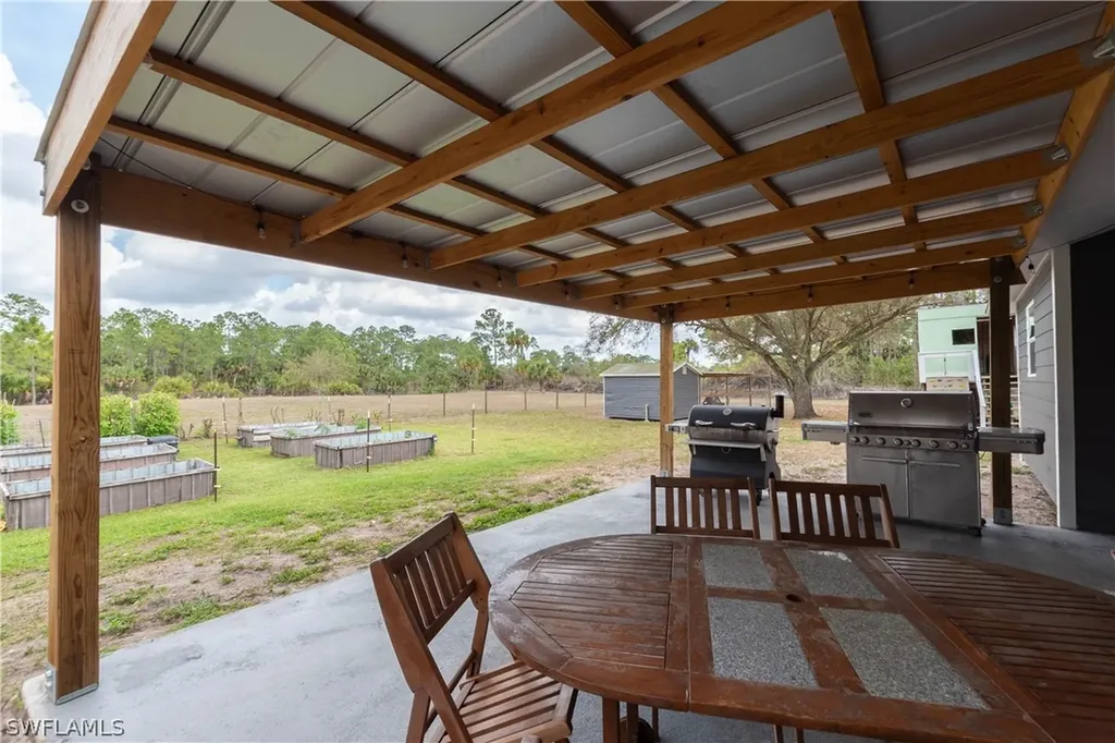 2210 20th Avenue NE Naples FL 34120
