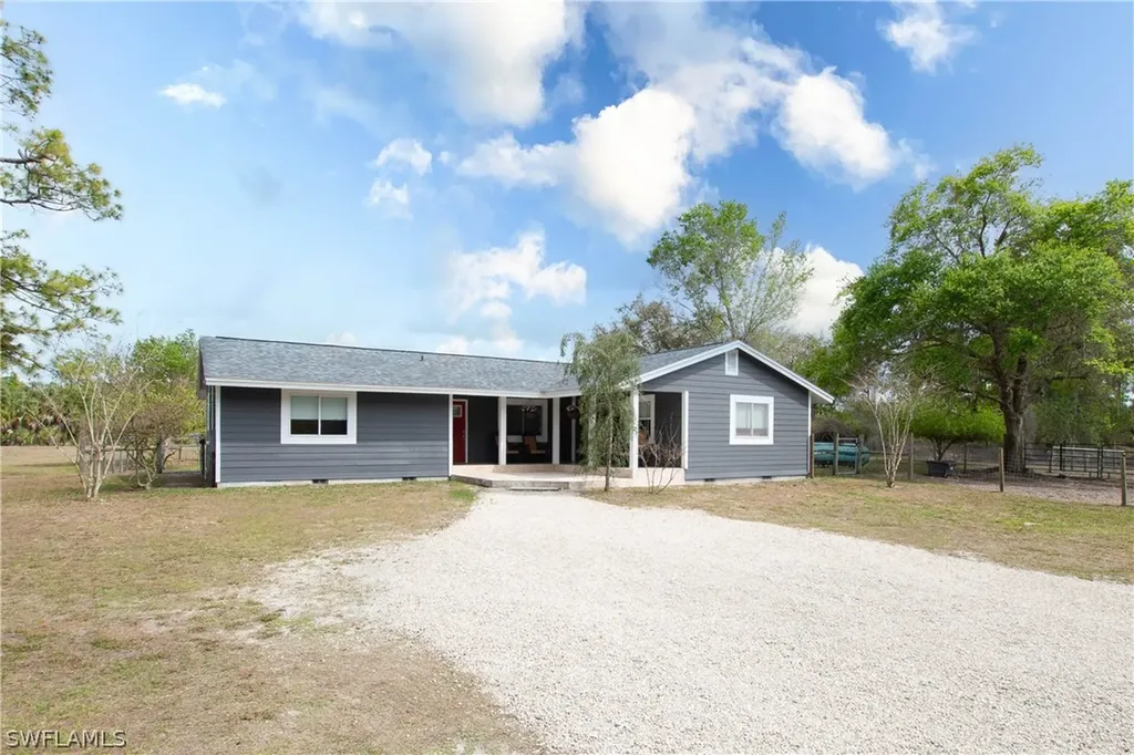 2210 20th Avenue NE Naples FL 34120