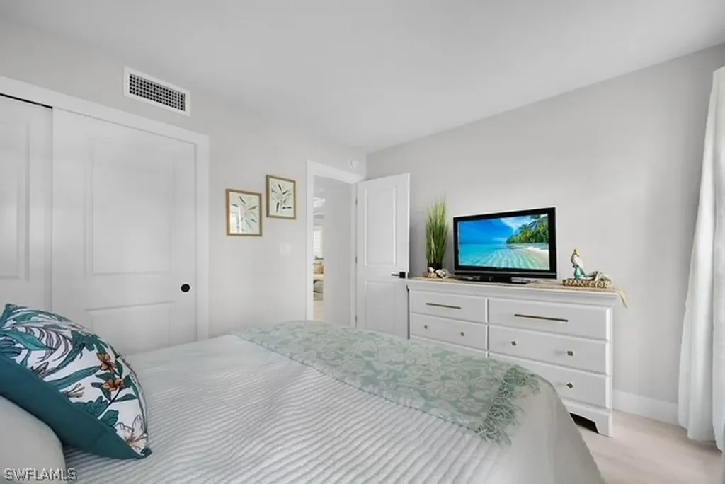 53 High Point Circle W Naples FL 34103