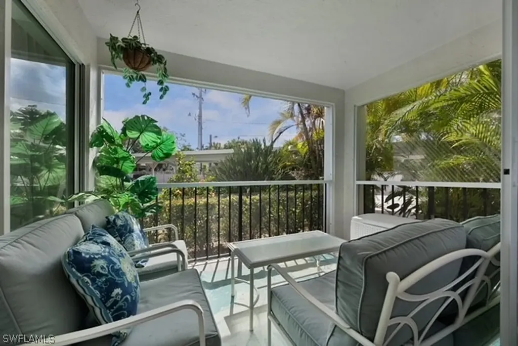 53 High Point Circle W Naples FL 34103