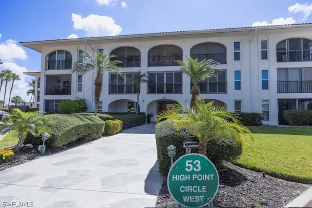 53 High Point Circle W Naples FL 34103