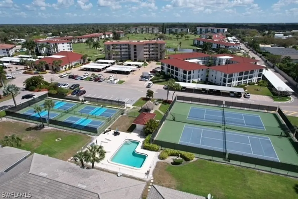 53 High Point Circle W Naples FL 34103