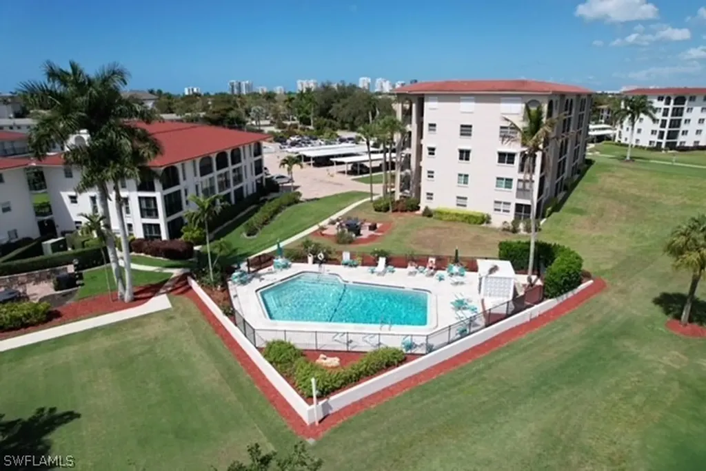 53 High Point Circle W Naples FL 34103