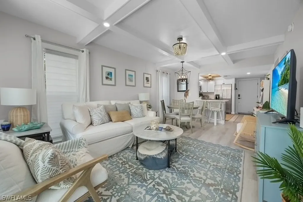 53 High Point Circle W Naples FL 34103
