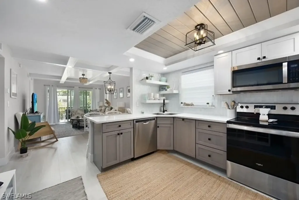 53 High Point Circle W Naples FL 34103