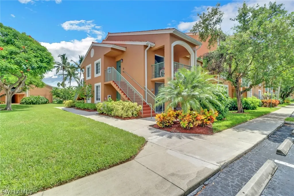 1205 Wildwood Lakes Boulevard Naples FL 34104