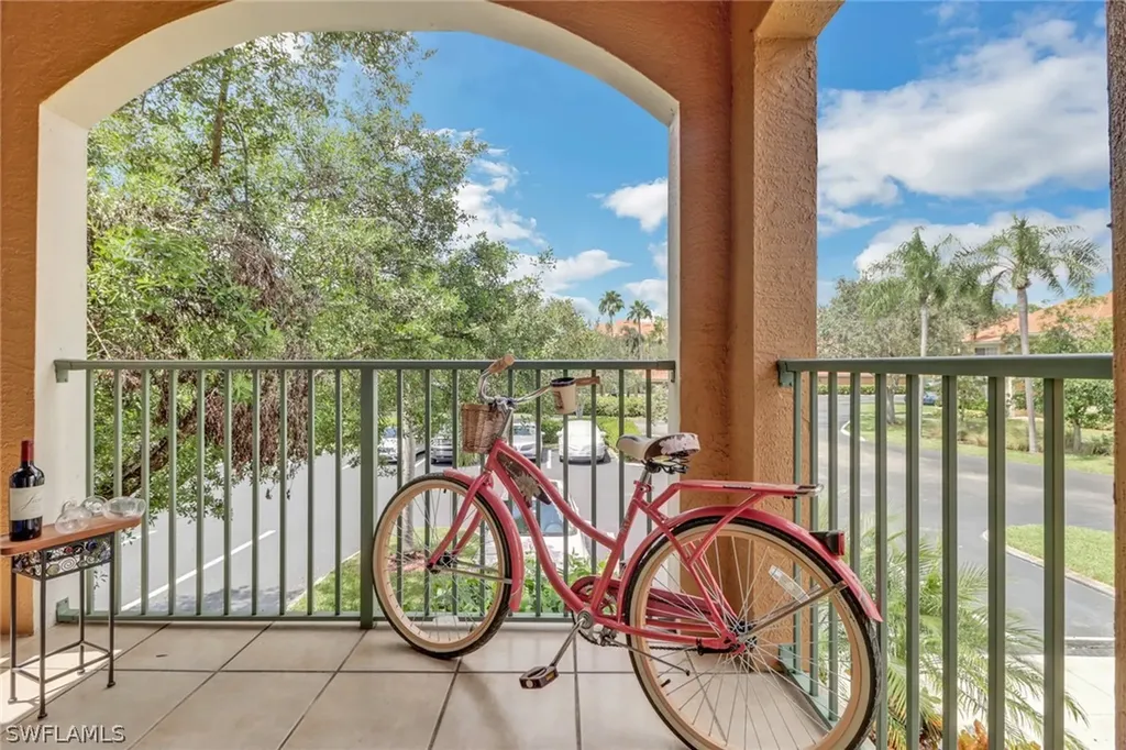 1205 Wildwood Lakes Boulevard Naples FL 34104