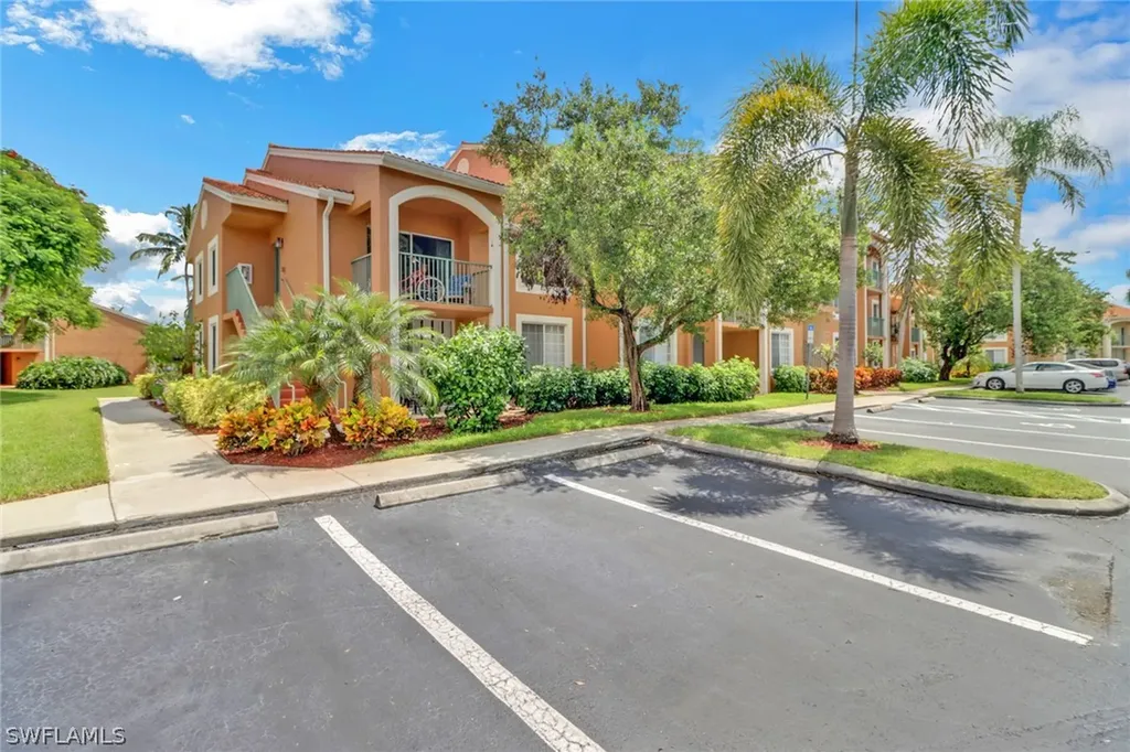 1205 Wildwood Lakes Boulevard Naples FL 34104