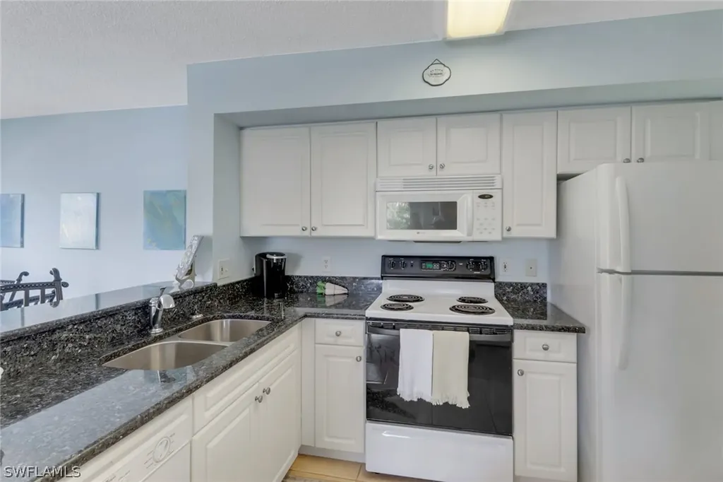 1205 Wildwood Lakes Boulevard Naples FL 34104