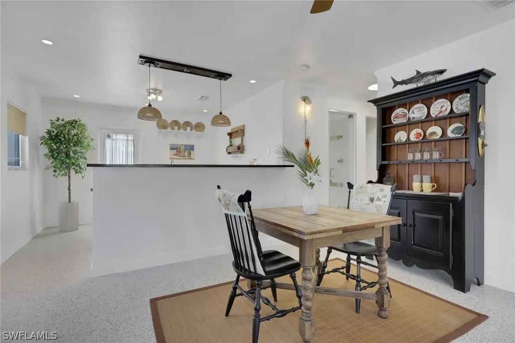 1290 Venetian Way Naples FL 34110