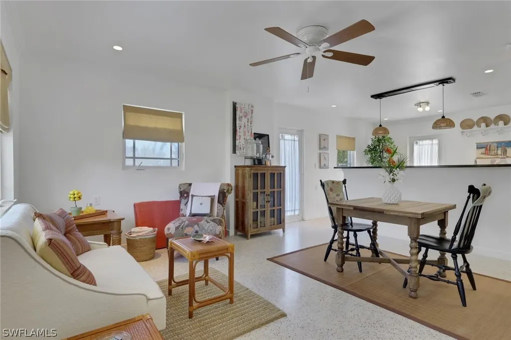 1290 Venetian Way Naples FL 34110