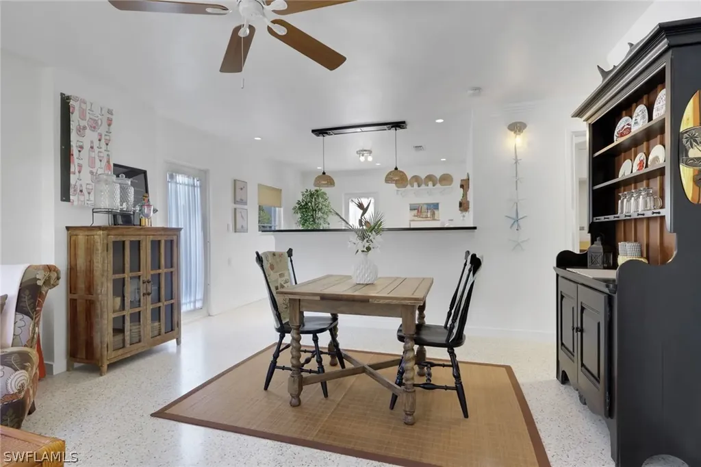 1290 Venetian Way Naples FL 34110