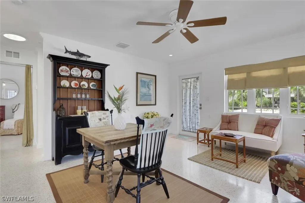 1290 Venetian Way Naples FL 34110